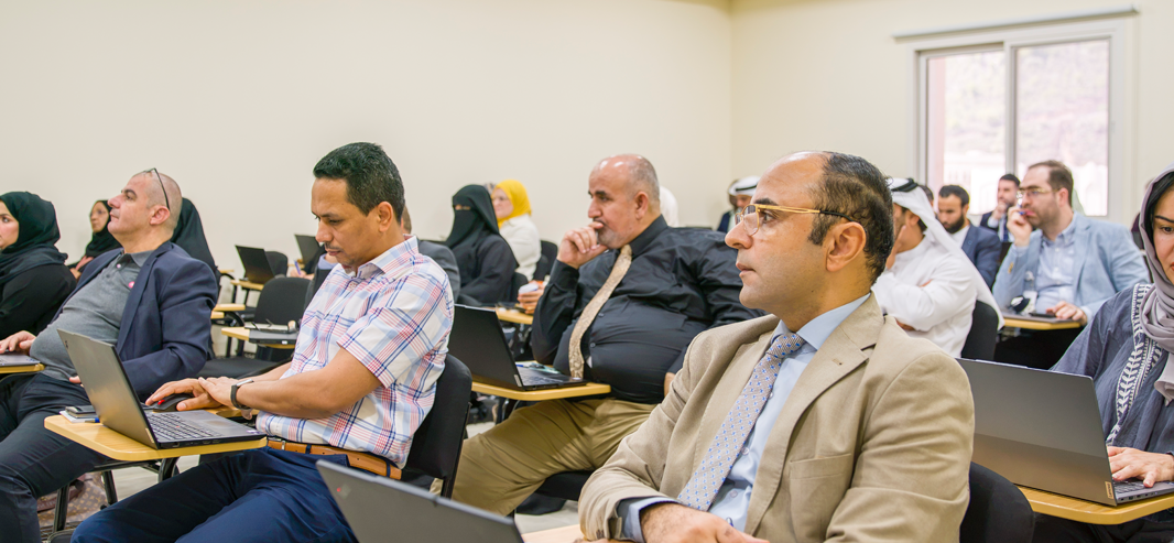 تمكين الذكاء الاصطناعي في: إعادة تصميم المقررات والبحث العلمي – برنامج تدريبي مكثف في جامعة خورفكان